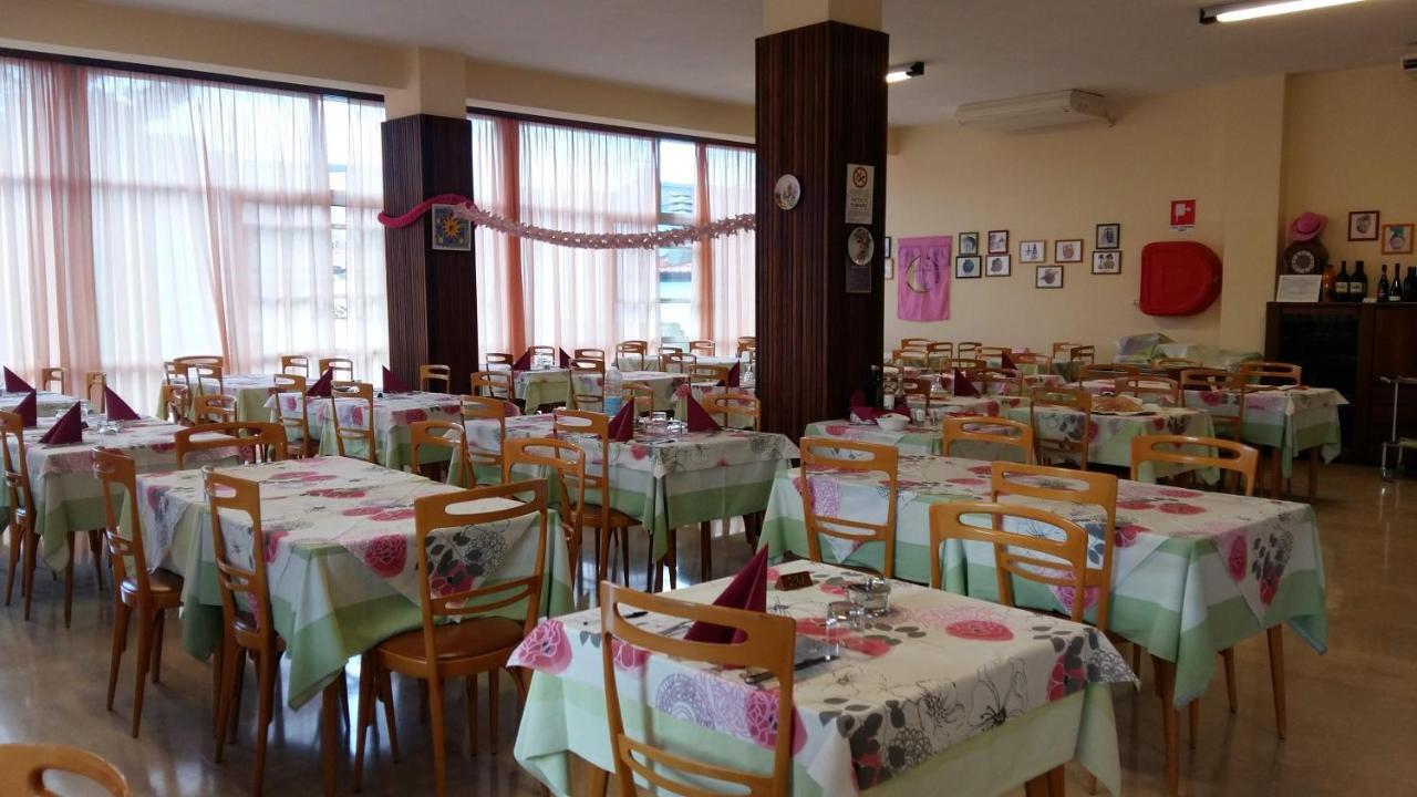 Hotel Alfa Anche In All Inclusive ริมินี ภายนอก รูปภาพ